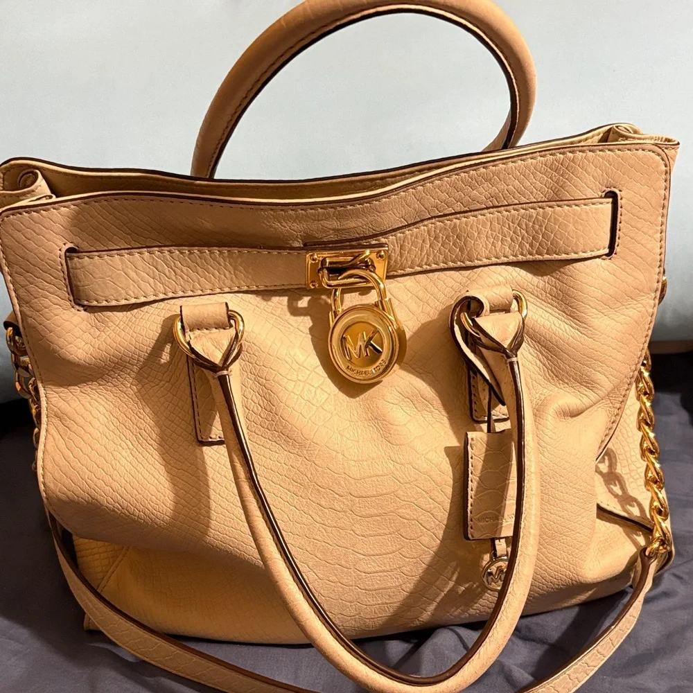 Michael Kors Elegant Tan Saffiano Leather Handbag